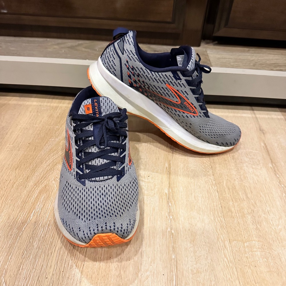 Brooks Levitate 5 Size 8.5 Mens Grey Excellent Running Sneakers Activewear
